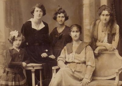 [ Sidony, Frida, Cilica, Carolina, Ida ]